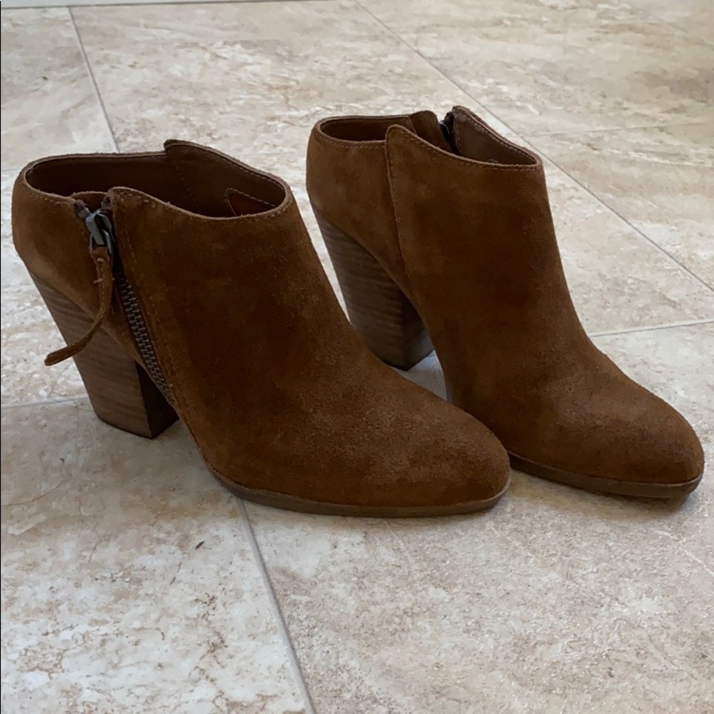 Dolce Vita Saddle Suede booties